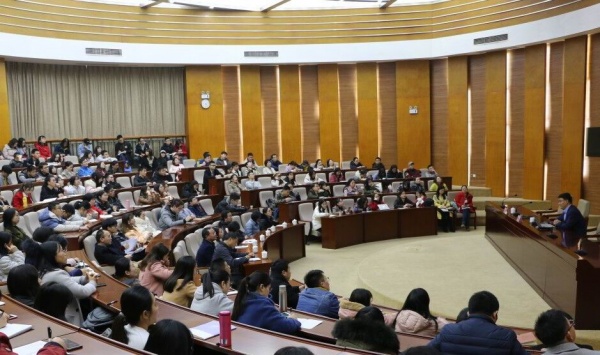 1576575697164064623.jpg 3 杨祥义来校作公派出国留学报告.jpg